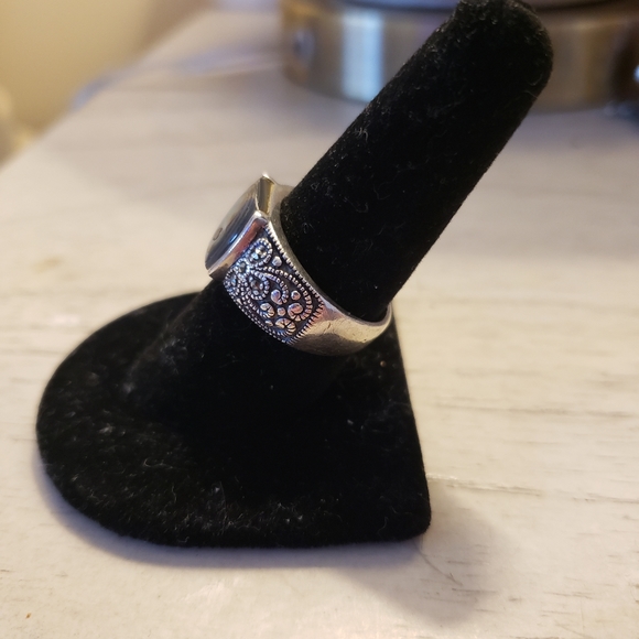 Ring - Picture 3 of 3